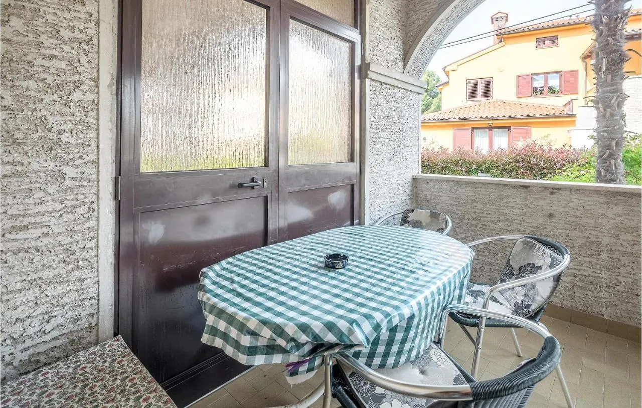 Beautiful Apartment In Porec With Wifi 0*,